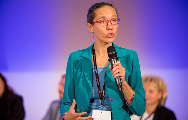 Na zdjęciu Barbara Pietrzak, przemawiająca w czasie spotkania dla uczestników projektu.