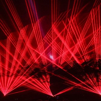 Czerwone światła laserów