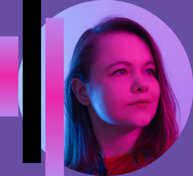 Portret artystki oświetlonej różowo-niebieskim światłem, patrzącej w bok. Tło tworzą geometryczne kształty w odcieniach fioletu i różu.